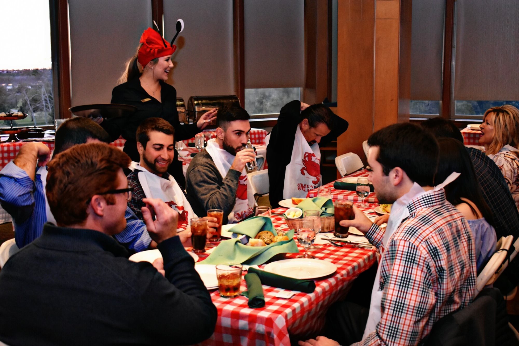 crab_feed_people9